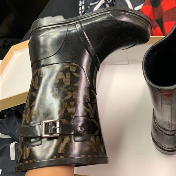 100% authentic!!! MK rain boots. - Picture 3 of 5